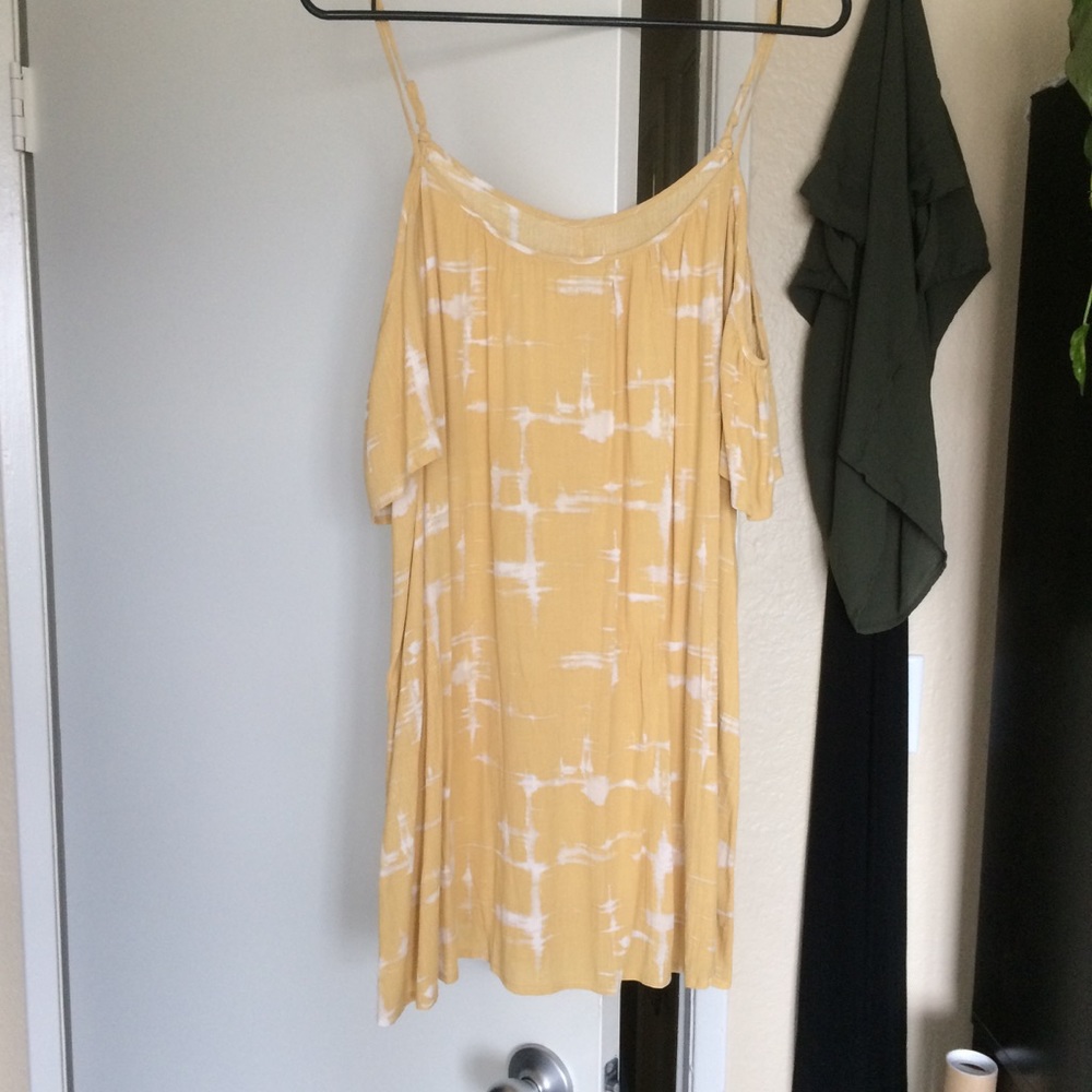 Beautiful peeking shoulder dress